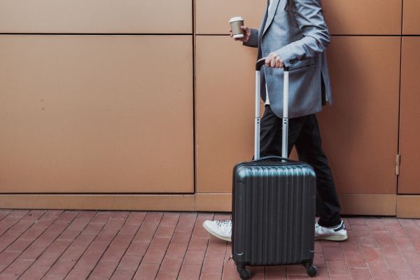 how to handle travel scams