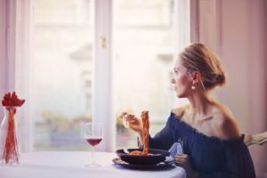 Eating Alone While Travelling: How to Make It Feel Comfortable