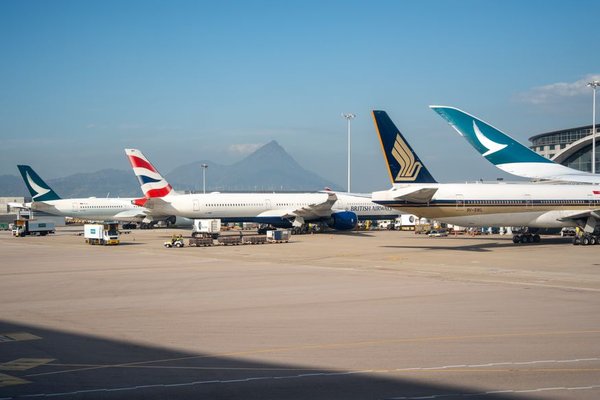 solo travel airport tips